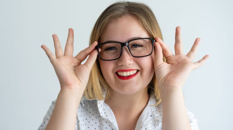 Glasses vs Contact Lenses